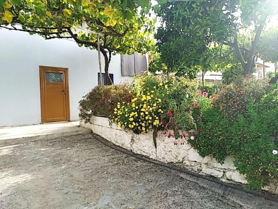 Hako Apartments Sarandë Exteriör bild